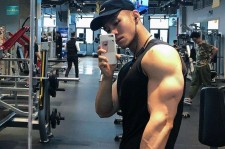 广元肌肉男模(肌肉男模拟器)