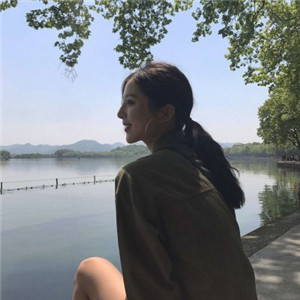 广元私人伴游网带你看到天际，白色盐湖无际，蓝色天空无边